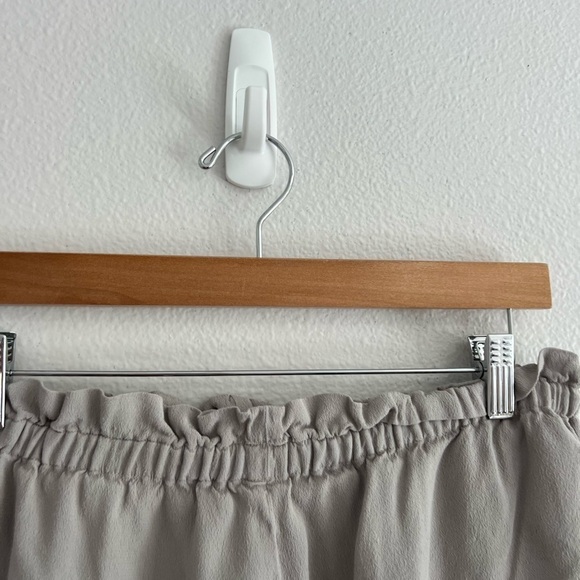 Wilfred Aritzia Drawstring Montrouge Crepe Shorts in Gray M - Picture 7 of 10